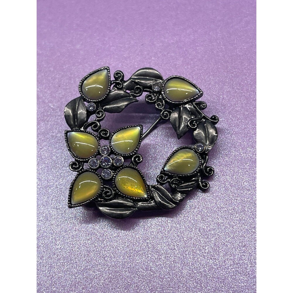 Vintage 1928 Jewelry Green Cat Eye Glass Leaf Rhinestone Wreath Brooch Pin